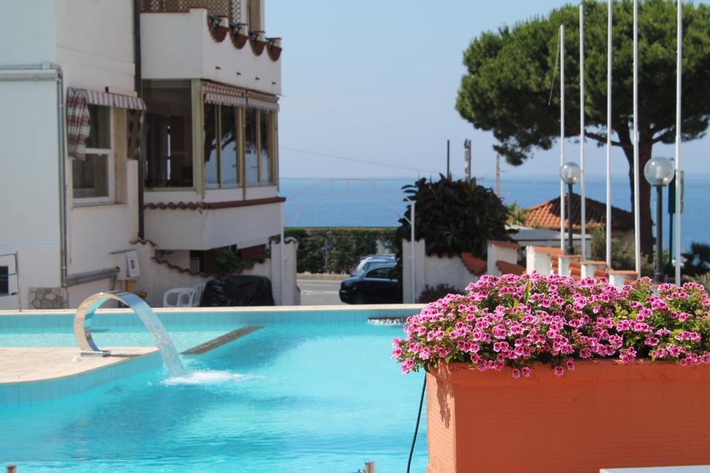 Hotel Ariston Montecarlo Sanremo Exteriör bild
